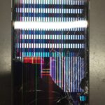 画面が割れて表示不良が発生したiPhone8plus。スマップル博多店ならデータそのままに即日修理が可能です！