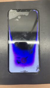 iPhoneXsMax　落下による破損　液晶に表示不良が発生している