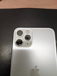 iPhone11Pro　カメラレンズ割れ