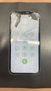 iPhone11　画面割れ(重度)　液晶漏れ　表示不良　
