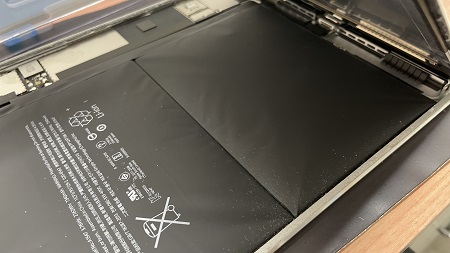 iPadAir2　分解して内部確認　バッテリーが膨張していた…！