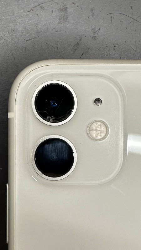 iPhone11　カメラのレンズにヒビ割れ発生