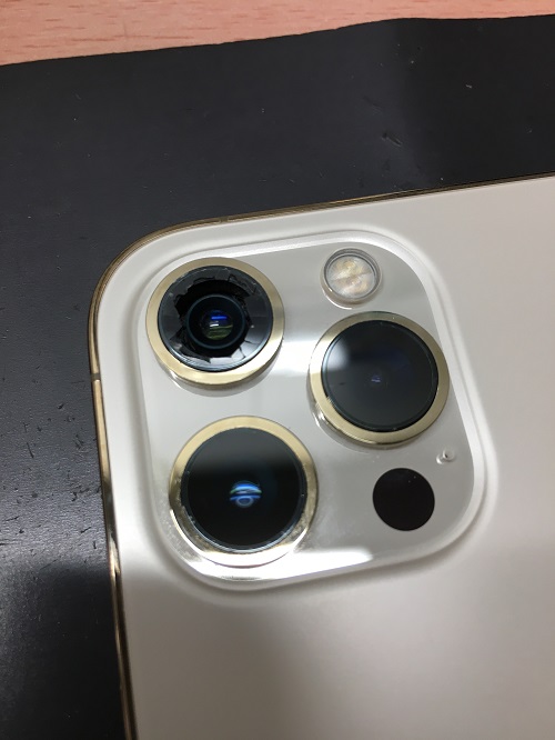 広角カメラのレンズが割れてしまったiPhone12Pro