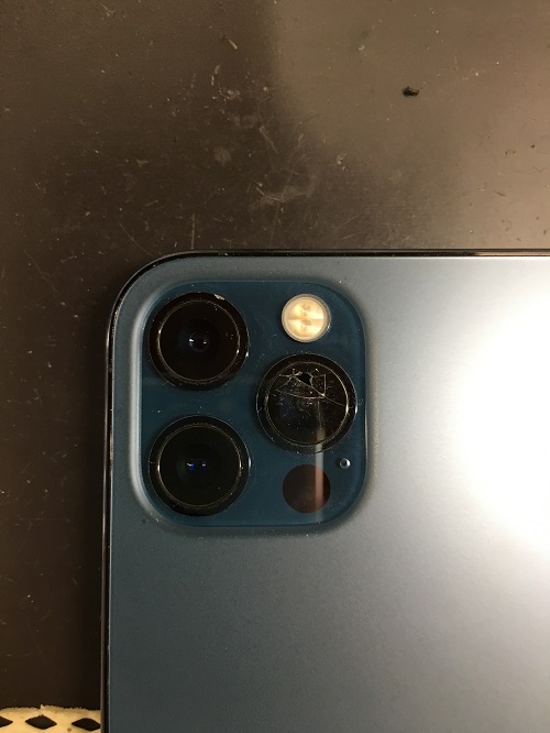 超広角カメラのレンズが割れてしまったiPhone12Pro